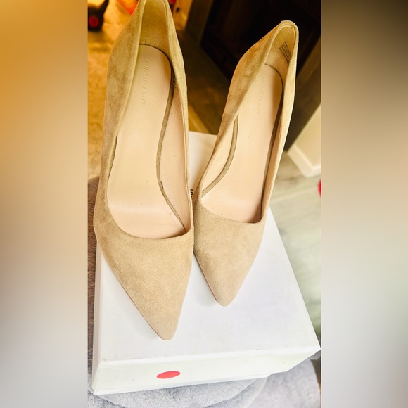 Taupe Suede heels size 7.5 - Picture 4 of 6